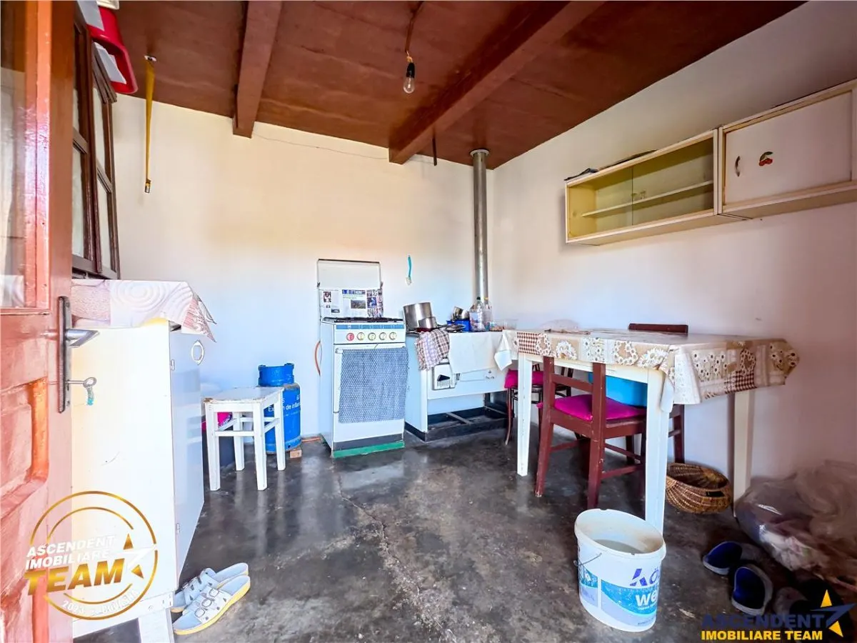 Asezare munteneasca: casa din bustean si sura zidita, Arcus, Covasna - foto 16