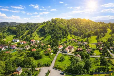 FILM! Proprietate autentica, Bran-Simon, 4.300 mp teren, casa traditionala + anexe - Brasov