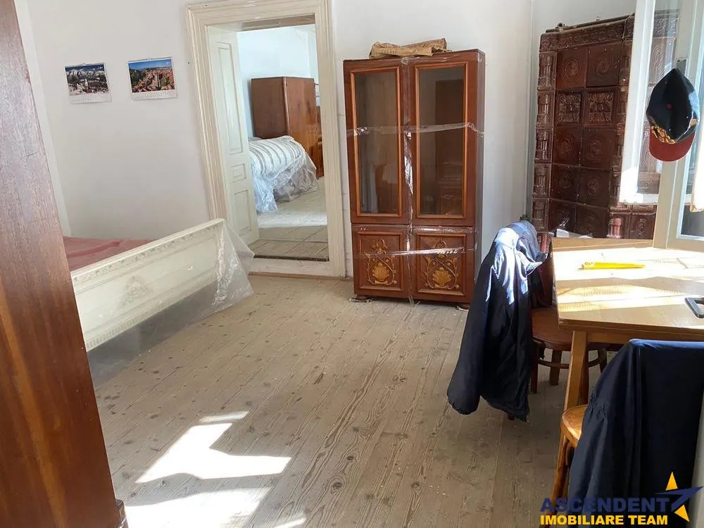 Casa saseasca cu 1.450 mp teren, Central -.  Cristian, Brasov - foto 2