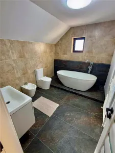 Vila 4 camere, 198mp, 2 bai, prima inchiriere, Sancraiu De Mures - foto 4