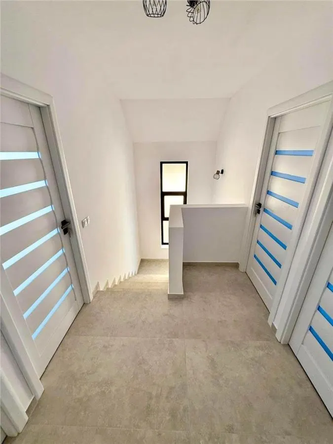 Vila 4 camere, 198mp, 2 bai, prima inchiriere, Sancraiu De Mures - foto 8