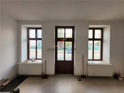 Spatiu Comercial, vad mare, amenajat, zona Central - foto 6