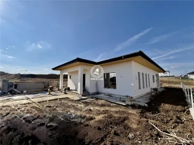 Casa vile de vanzare Miroslava - foto 3