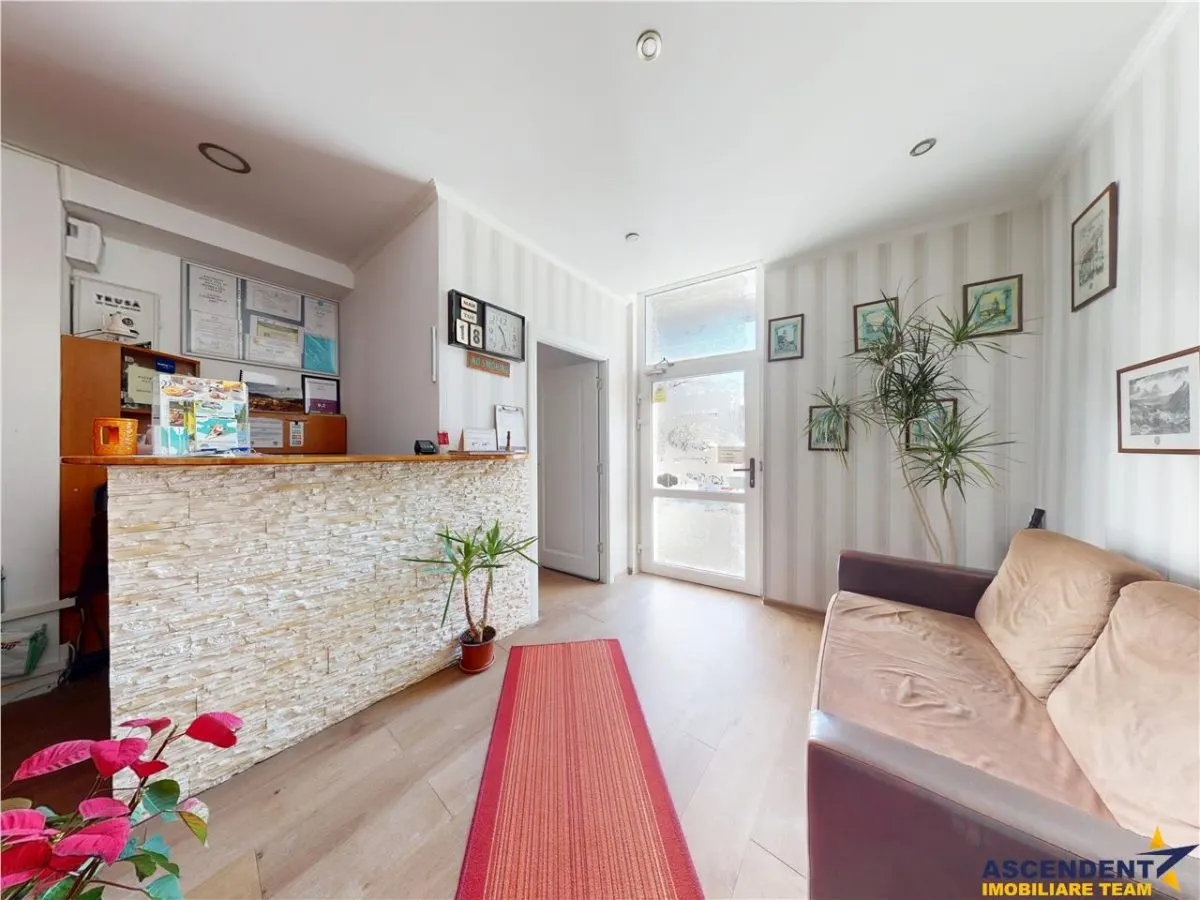 LIVE! Hotel+restaurant+magazin, Centrul Istoric - Piata Unirii, Brasov - foto 1