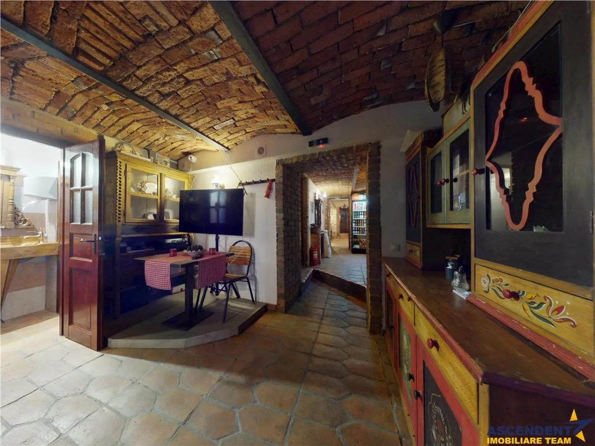 LIVE! Hotel+restaurant+magazin, Centrul Istoric - Piata Unirii, Brasov - foto 15