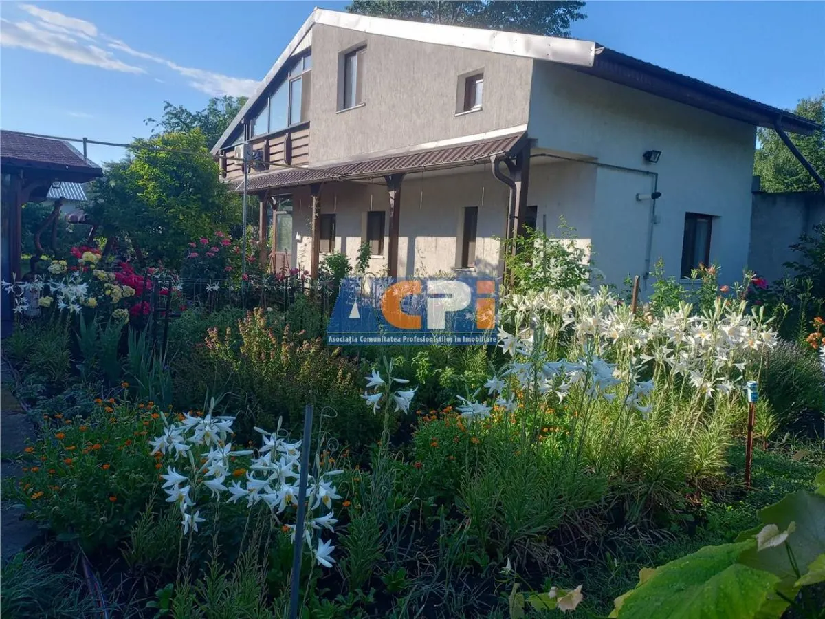 Bacau ,  Vila, la 5 minute de Centrul Orasului - foto 1