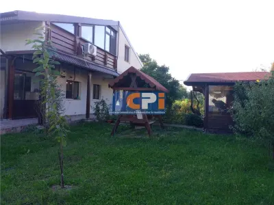 Bacau ,  Vila, la 5 minute de Centrul Orasului - foto 8