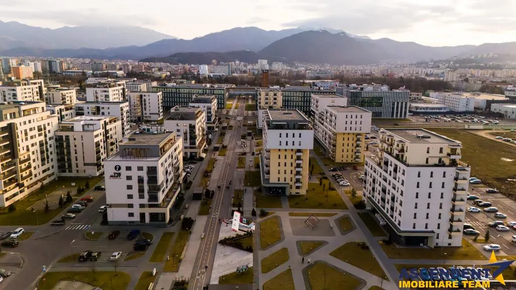Spatiu comercial, acces propriu,Tractorul Coresi, Kasper - foto 1