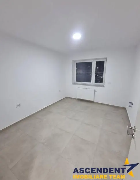 Spatiu comercial, acces propriu,Tractorul Coresi, Kasper - foto 5