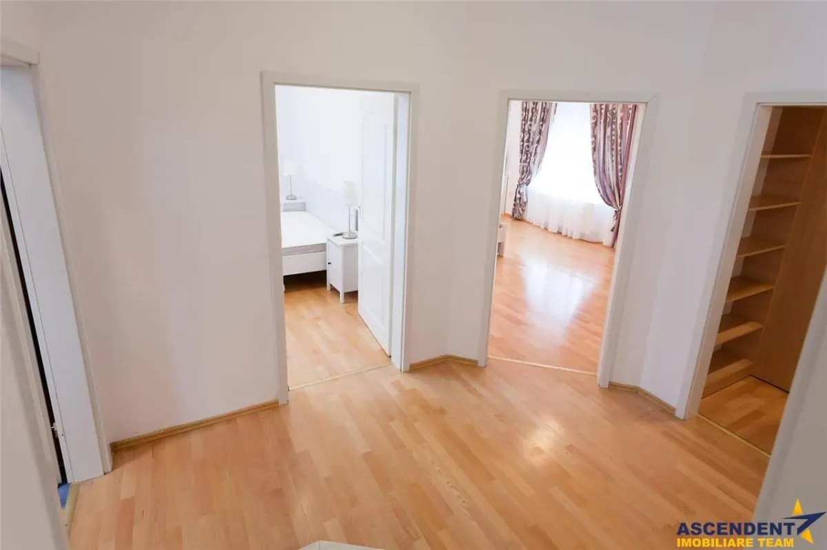 In distinsa prezentare: Vila, garaj propriu, view panoramic --  Calea Poienii, Brasov, - foto 11