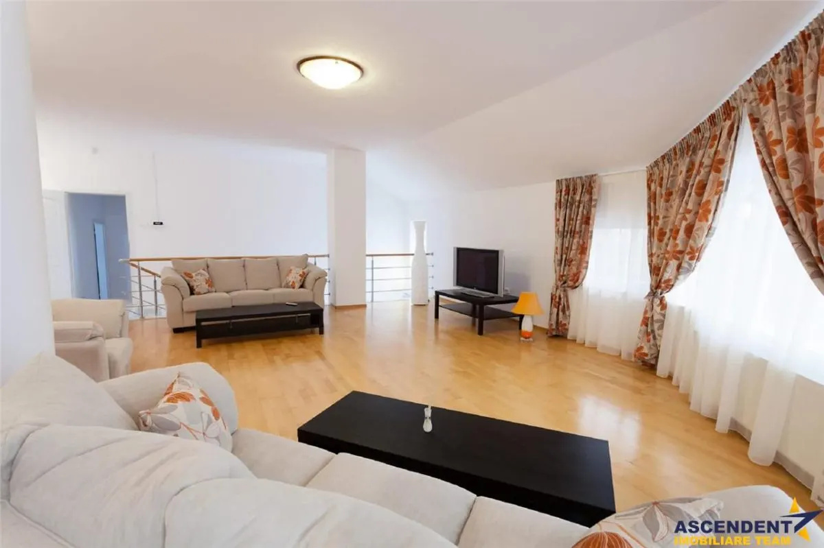 In distinsa prezentare: Vila, garaj propriu, view panoramic --  Calea Poienii, Brasov, - foto 15