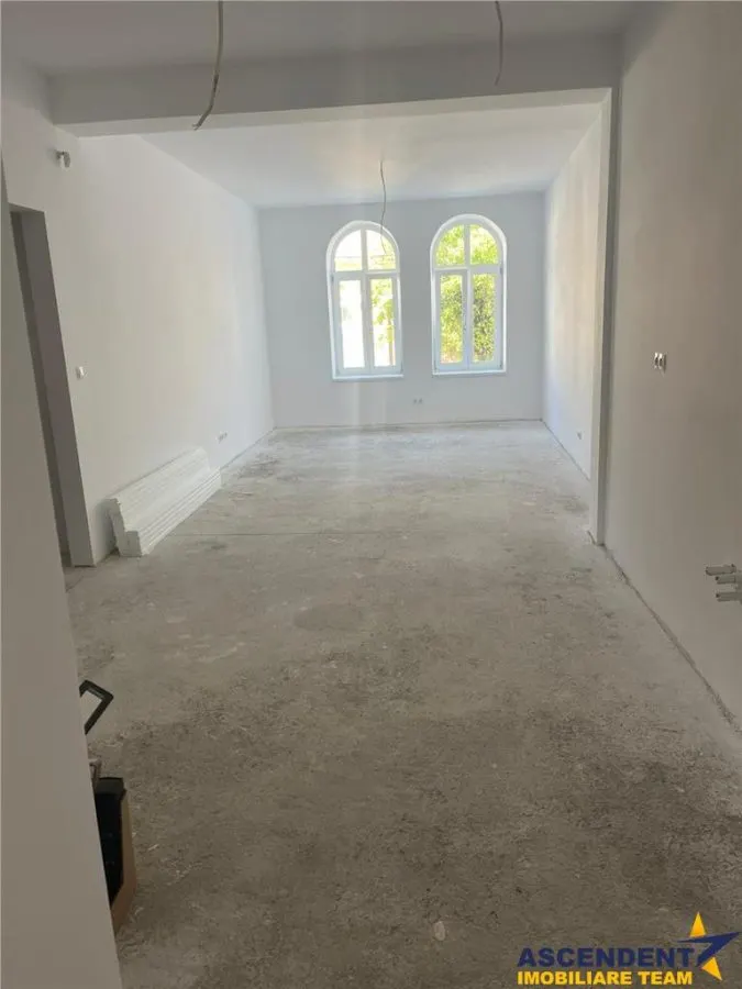Central, Targu Mures: Spatiu rezidential semifinisat, pretabil birou/locuinta... - foto 1
