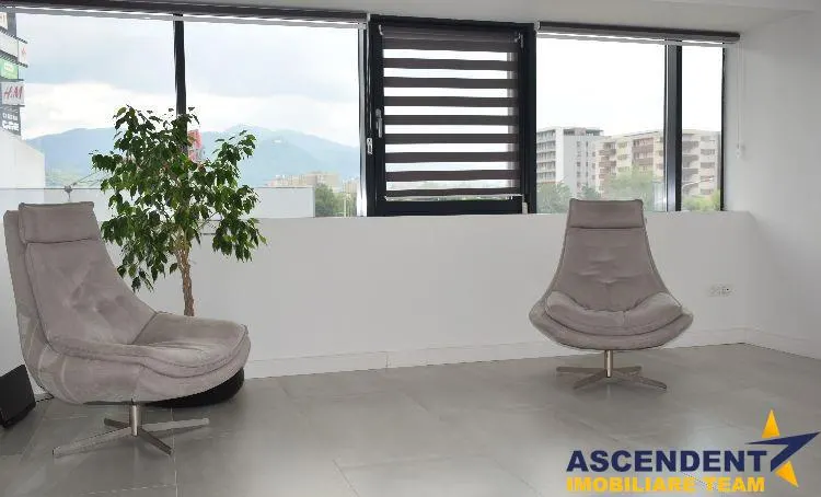 Spatiu comercial, accesibilitate, vizibilitate,Tractorul,Brasov - foto 1