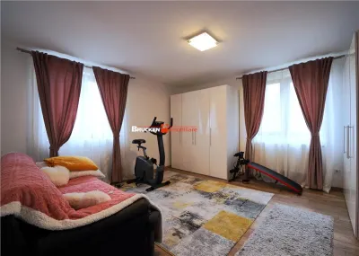 Sanmartin - Vila cu 3 apartamente si potential de inchiriere - foto 3