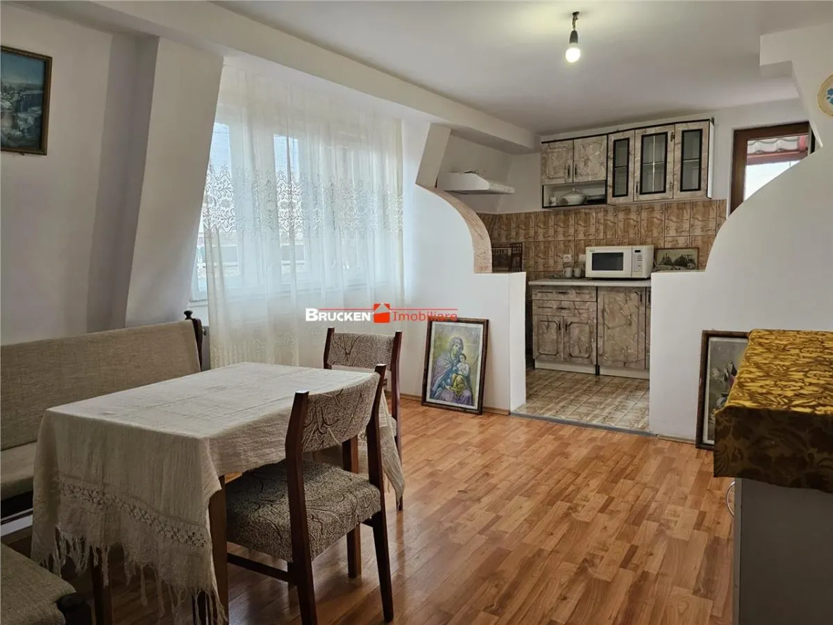 Casa spatioasa P+M cu spatiu comercial – Rogerius, zona Stadionului - foto 2