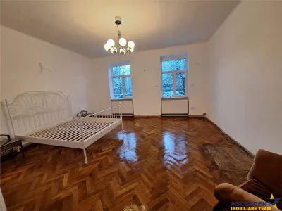 Nivel in vila, cu garaj, Centru Civic, Birouri/ Rezidential - Brasov