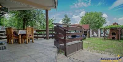 Vila, cu  500mp teren, garaj, curte proprie, Brasov - Brasov