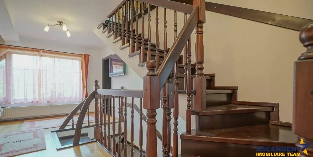 Vila, cu  500mp teren, garaj, curte proprie, Brasov - foto 15