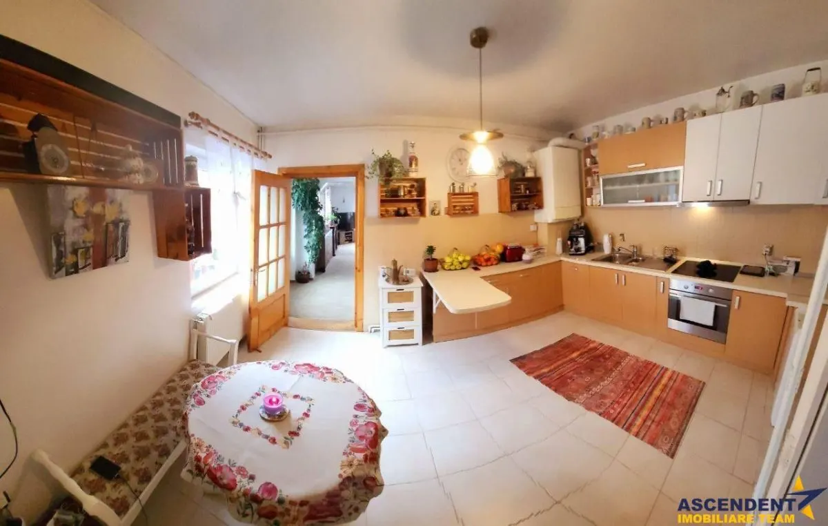 Vila mobilata si utilata, gradina de pomi fructiferi - foto 1
