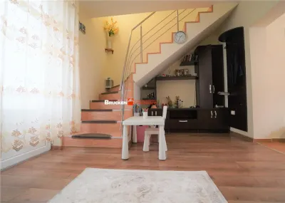 DUPLEX IN CARTIERUL ONCEA CU PARCARE SI CURTE - foto 3