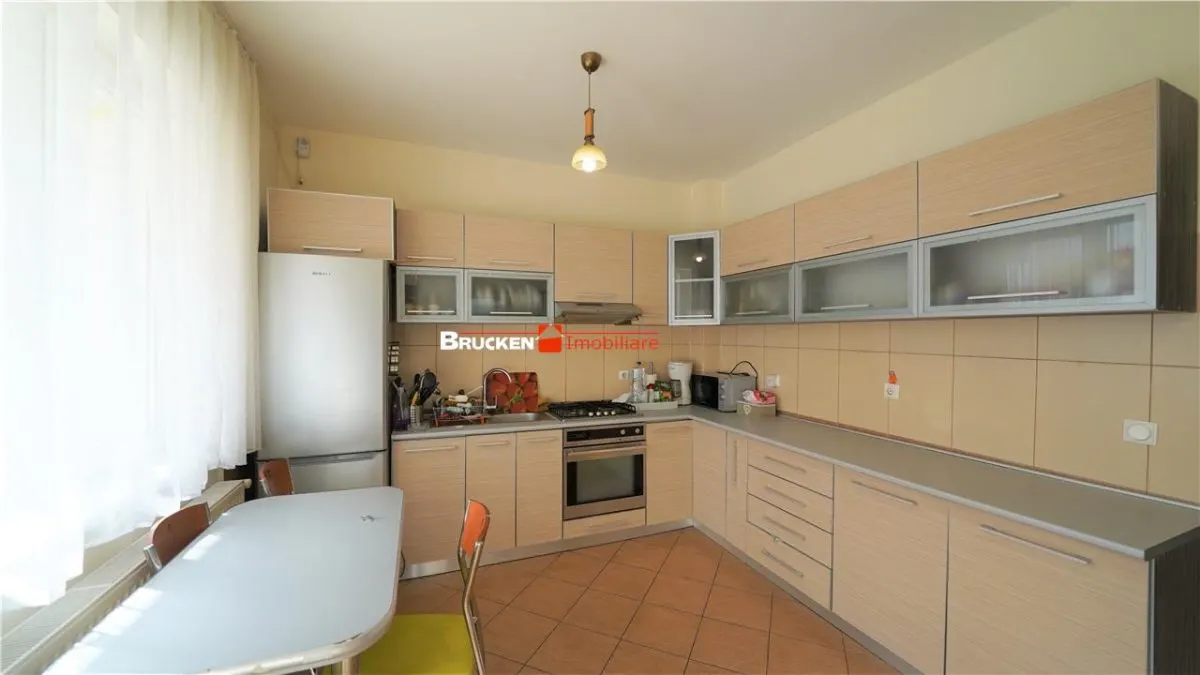 DUPLEX IN CARTIERUL ONCEA CU PARCARE SI CURTE - foto 4