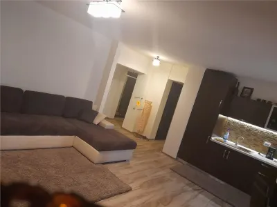 Apartament de vanzare 3 camere zona Ultracental - foto 2