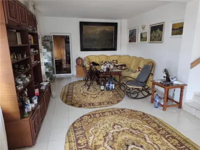 Proprietate spatioasa de vanzare in Gaesti, Dambovita - ideala pentru locuit sau agropensiune - foto 2