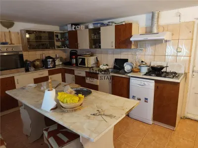 Proprietate spatioasa de vanzare in Gaesti, Dambovita - ideala pentru locuit sau agropensiune - foto 11