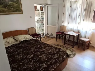 Proprietate spatioasa de vanzare in Gaesti, Dambovita - ideala pentru locuit sau agropensiune - foto 4