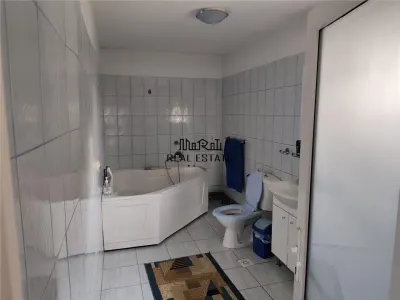 Proprietate spatioasa de vanzare in Gaesti, Dambovita - ideala pentru locuit sau agropensiune - foto 6