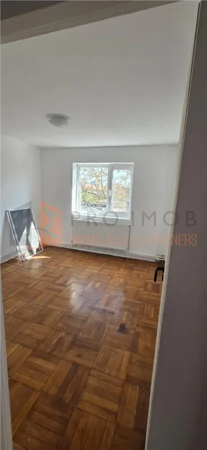 Apartament 2 camere cf 2 semidecomandat zona Crang 2 - foto 1