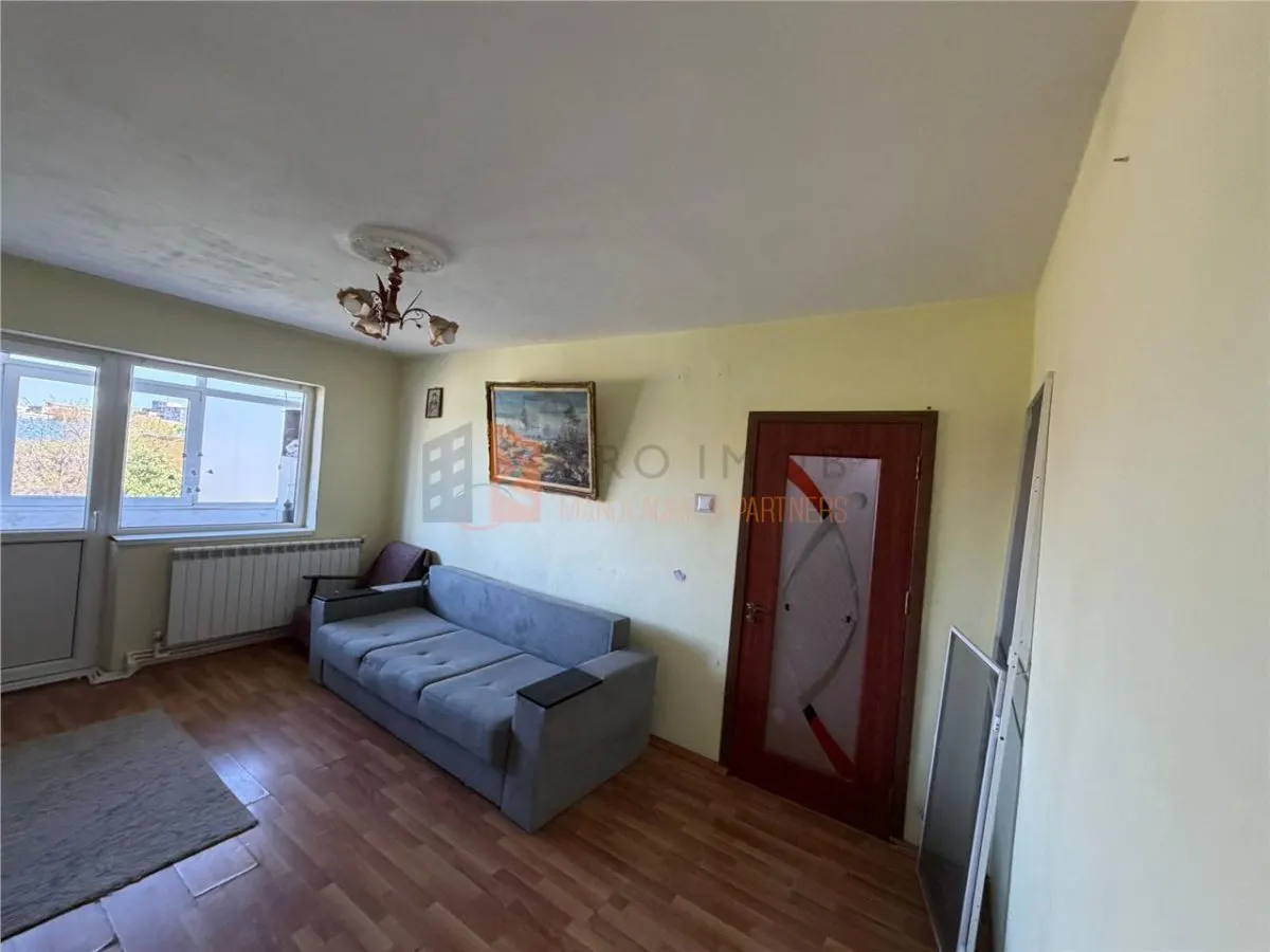 Apartament 2 camere cf 1 semidecomandat zona Crang - foto 1