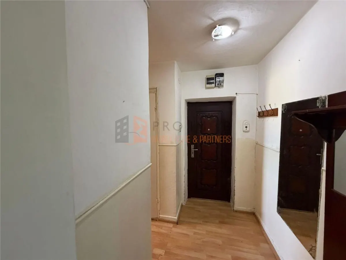 Apartament 2 camere cf 1 semidecomandat zona Crang - foto 8