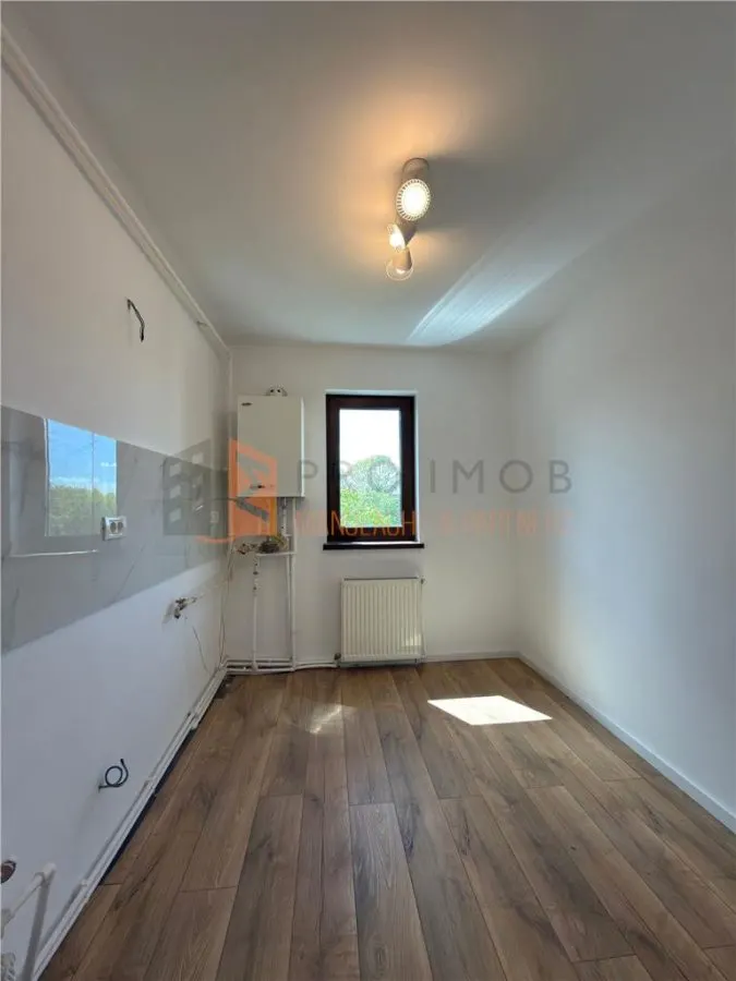 Apartament 2 camere cf 1 semidecomandat zona Crang - foto 5