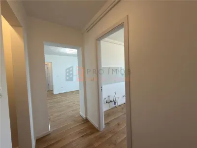 Apartament 2 camere cf 1 semidecomandat zona Crang - foto 9