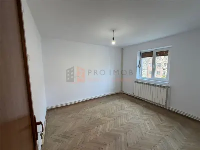 Apartament 3 camere cf 2 decomandat Zona Micro 14 - foto 2