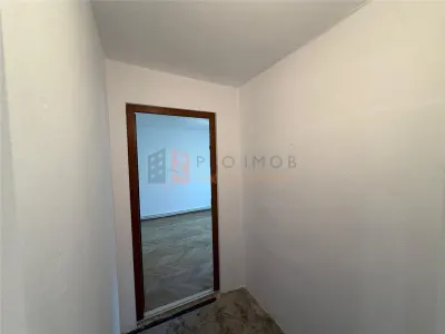 Apartament 3 camere cf 2 decomandat Zona Micro 14 - foto 3