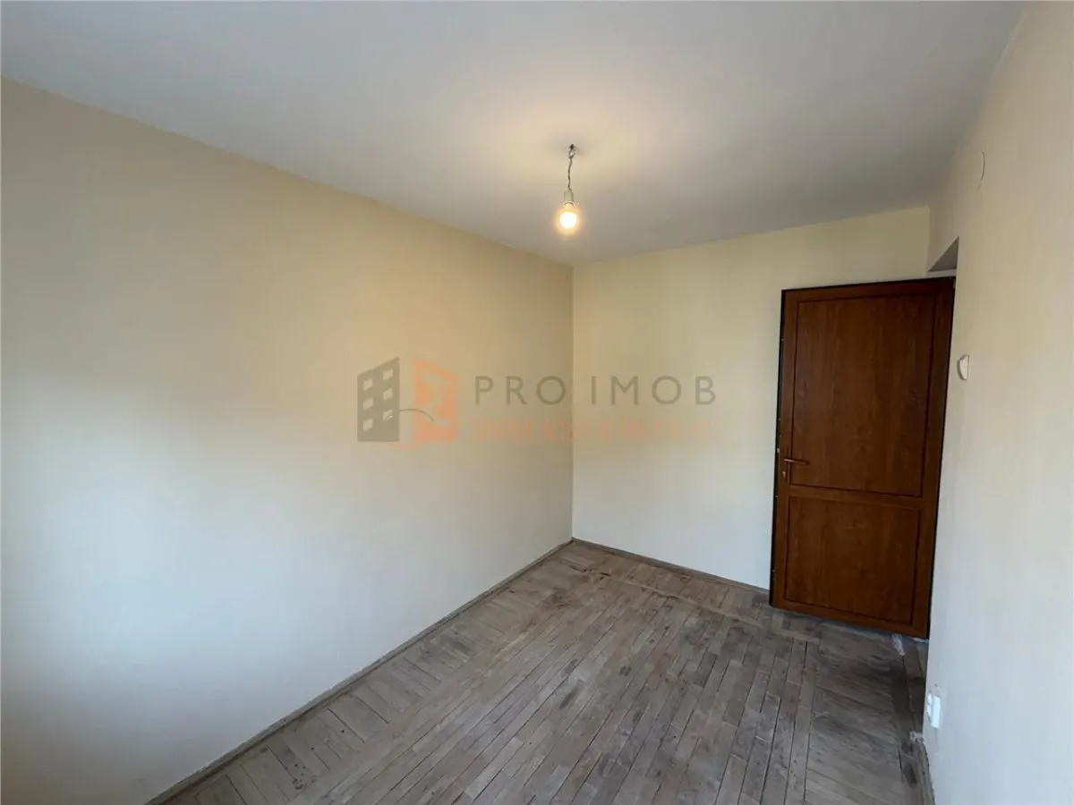 Apartament 3 camere cf 2 decomandat Zona Micro 14 - foto 7