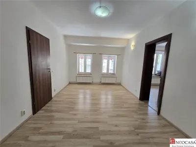 Rar pe piata: 2 camere în vila cu curte privata 104 mp – aproape de metrou 1 Mai - Bucuresti