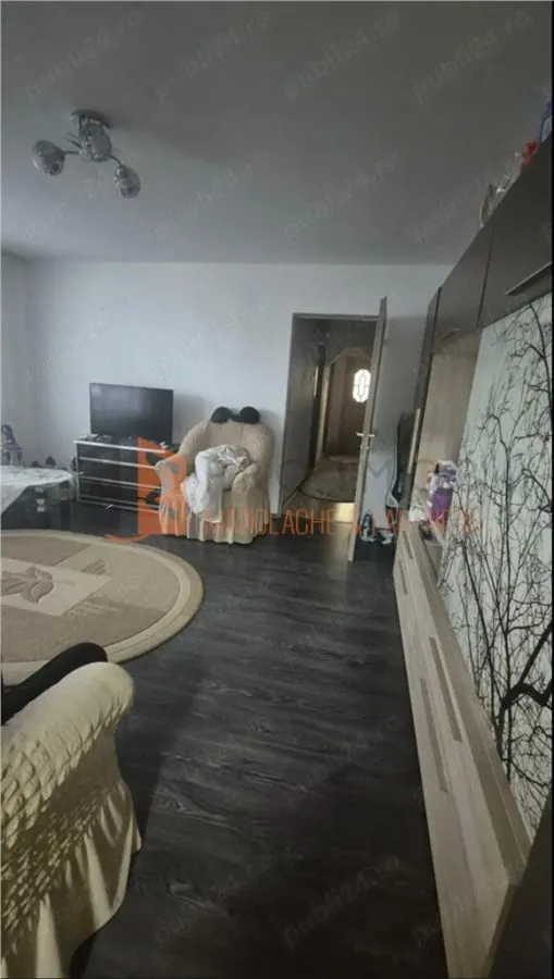 Apartament 3 camere cf 1 semidecomandat zona Micro 5 - foto 1