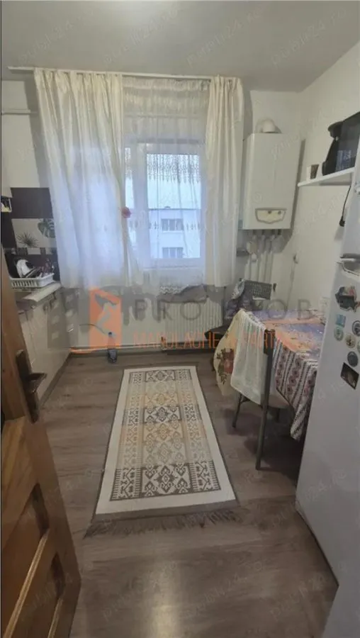 Apartament 3 camere cf 1 semidecomandat zona Micro 5 - foto 3