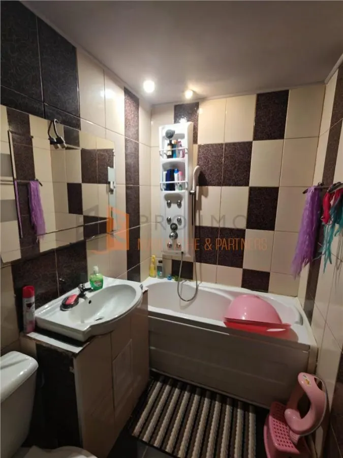 Apartament 2 camere cf 1 semidecomandat zona Micro 5 - foto 6