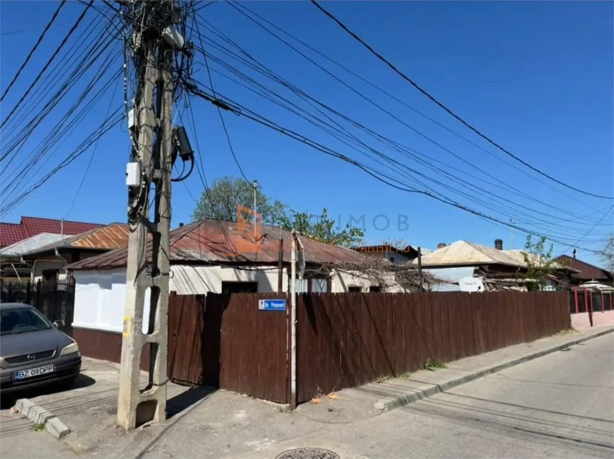 Teren intravilan+Casa Batraneasca zona Dorobanti - foto 1