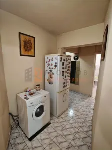 Apartament 3 camere cf 1 decomandat zona Centru - foto 6