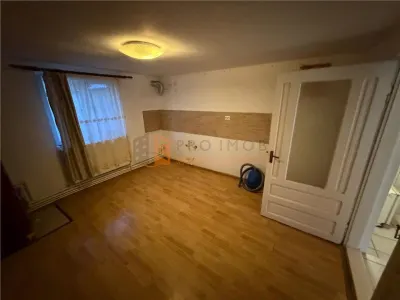 Casa tip parter zona Cernatesti - foto 6