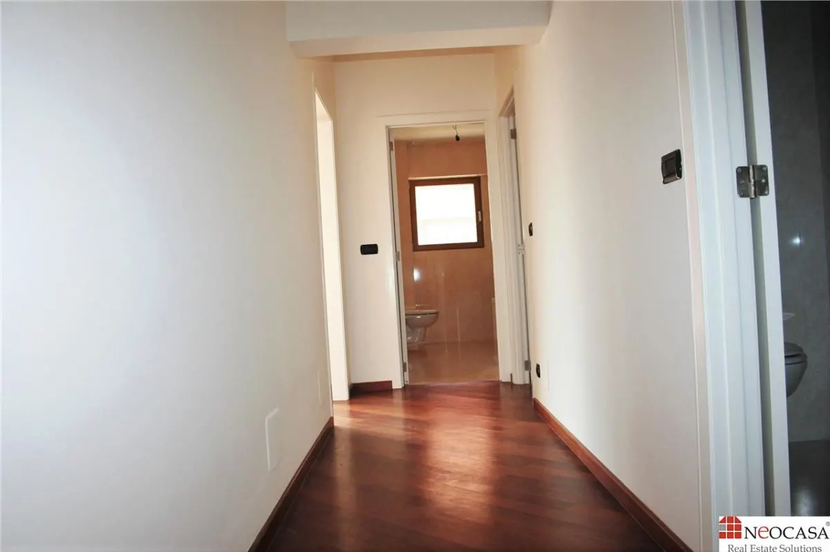 UN APARTAMENT UNIC! - foto 12