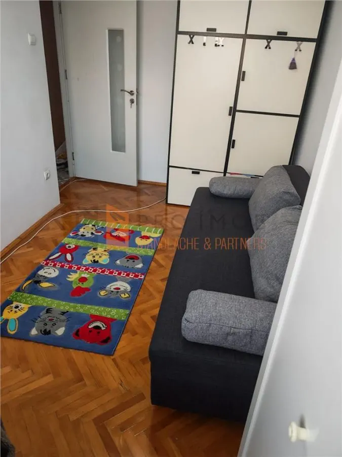 Apartament 3 camere cf 1 semidecomandat in zona Crang - foto 9