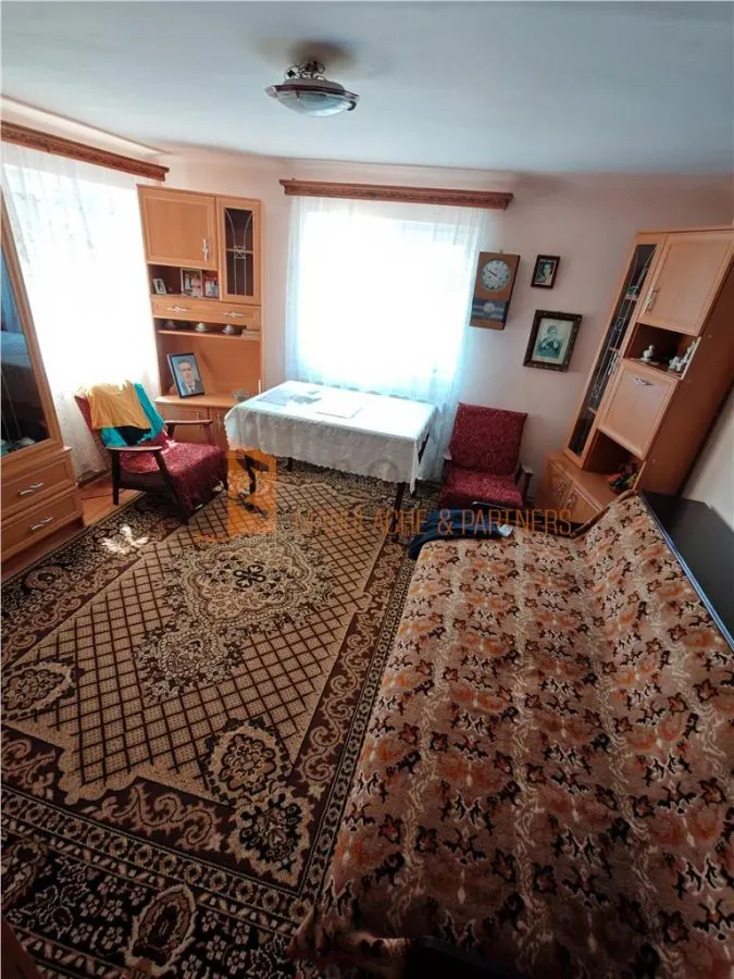 Casa tip parter si teren 1750 mp in zona Transilvaniei - foto 1