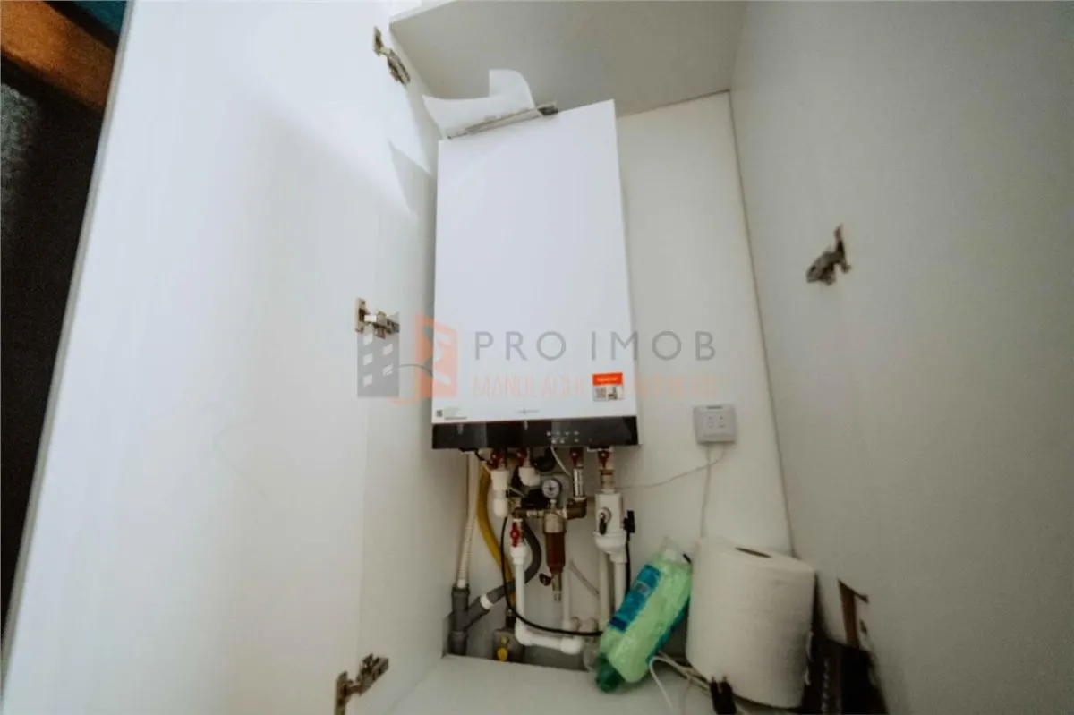 Apartament 3 camere cf 1 decomandat zona Centru - foto 17