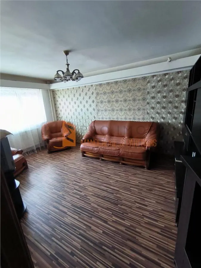Apartament 3 camere confort 1 decomandat zona Micro 3 - foto 3